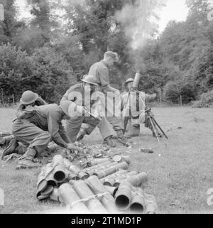 The British Army in the United Kingdom 1939-45 3-inch mortar section in action at 53rd Division's battle school near Sevenoaks in Kent, 20 July 1942. Stock Photo