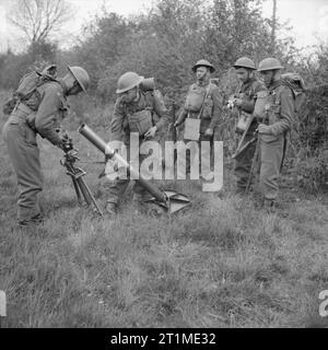 The British Army in the United Kingdom 1939-45 Troops assemble a 3-inch mortar during anti-invasion exercises in Southern Command, 7 May 1941. Stock Photo