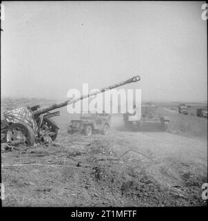 The Polish Army in the Normandy Campaign, 1944 A Cromwell tank of the 1st Polish Armoured Division and jeep pass an abandoned German 88mm anti-tank gun during Operation 'Totalise'. Stock Photo