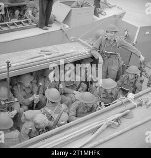 Dominion and Empire Forces in the United Kingdom 1939-45 Canadian troops in an assault landing craft (LCA) during a combined operations exercise, July 1942. Stock Photo