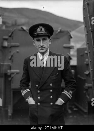 Portraits of Submarine Captains and Their First Lieutenants. 6 February 1943, Holy Loch. Lieut D R O Mott, DSC, RN, Captain of HMS USURPER. Stock Photo