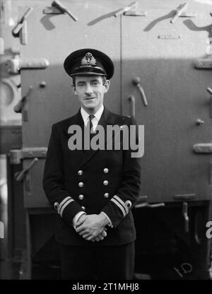 Portraits of Submarine Captains and Their First Lieutenants. 6 February 1943, Holy Loch. Lieut L E Herrick, DSC, RN, Captain of HMS ULLSWATER. Stock Photo