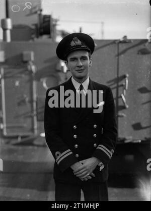 Portraits of Submarine Captains and Their First Lieutenants. 6 February 1943, Holy Loch. Lieut G D N Milner, DSC, RN, Captain of HMS SEANYMPH. Stock Photo