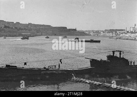 Submarines and Submarine Officers. 25 February 1943, Malta. MTB's and submarines in Valletta harbour. Stock Photo