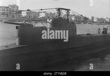 Submarines and Submarine Officers. 4 February 1943, Malta. Close-up of HMS TROOPER. Stock Photo