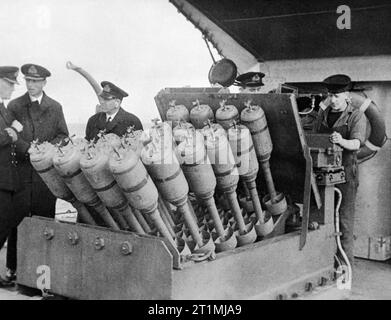 The Battle of the Atlantic 1939-1945 Anti-Submarine Weapons: Hedgehog, a 24 barrelled anti-submarine mortar mounted on the forecastle of HMS WESTCOTT. Stock Photo