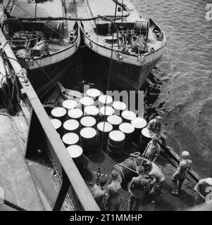 Operation Pedestal, August 1942 Operation Ceres: The unloading of supplies at Malta: Drums of fuel and cooking oil are unloaded from the hold of one of the merchant ships. Stock Photo