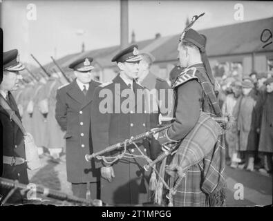 The Royal Navy during the Second World War HM King George VI with the Pipe Major of the Black Watch, who formed the Guard of Honour at Rosyth during The Kings visit. Stock Photo