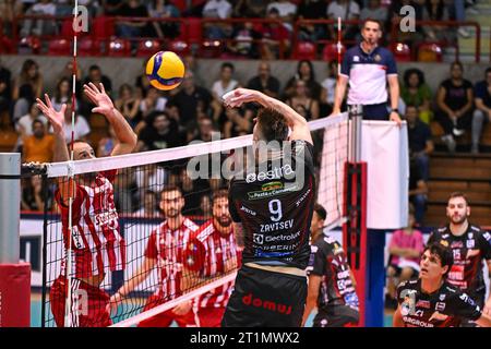 Jesi, Italy. 14th Oct, 2023. Spike of Ivan Zaytsev ( Cucine Lube Civitanova ) during Semifinal - Cucine Lube Civitanova vs Olympiakos Piraeus, Volleyball Test Match in Jesi, Italy, October 14 2023 Credit: Independent Photo Agency/Alamy Live News Stock Photo