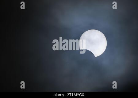 Bedford, USA. 14th Oct, 2023. BEDFORD, INDIANA - OCTOBER 14: A partial solar eclipse is seen through clouds in Lawrence County on October 14, 2023 in Bedford, Indiana. ( Credit: Jeremy Hogan/Ģ����ý Live News Stock Photo