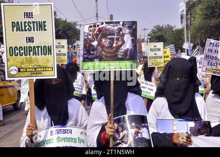 Kolkata, India. 14th Oct, 2023. Activists of of Jamait-E-Ulma Hind block the main streets to take part during a demonstration to protest against Israel attack on Gaza. on October 14, 2023 in Kolkata.India. (Credit Image: © Saikat Paul/eyepix via ZUMA Press Wire) EDITORIAL USAGE ONLY! Not for Commercial USAGE! Stock Photo