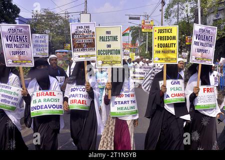 Kolkata, India. 14th Oct, 2023. Activists of of Jamait-E-Ulma Hind block the main streets to take part during a demonstration to protest against Israel attack on Gaza. on October 14, 2023 in Kolkata.India. (Credit Image: © Saikat Paul/eyepix via ZUMA Press Wire) EDITORIAL USAGE ONLY! Not for Commercial USAGE! Stock Photo