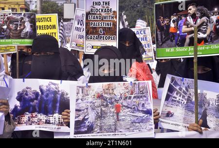 Kolkata, India. 14th Oct, 2023. Activists of of Jamait-E-Ulma Hind block the main streets to take part during a demonstration to protest against Israel attack on Gaza. on October 14, 2023 in Kolkata.India. (Credit Image: © Saikat Paul/eyepix via ZUMA Press Wire) EDITORIAL USAGE ONLY! Not for Commercial USAGE! Stock Photo