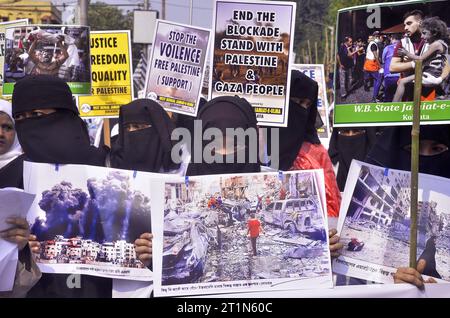 Kolkata, India. 14th Oct, 2023. Activists of of Jamait-E-Ulma Hind block the main streets to take part during a demonstration to protest against Israel attack on Gaza. on October 14, 2023 in Kolkata.India. (Credit Image: © Saikat Paul/eyepix via ZUMA Press Wire) EDITORIAL USAGE ONLY! Not for Commercial USAGE! Stock Photo