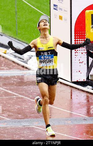 Tokyo, Japan. 15th Oct, 2023. Akira AKASAKI crosses the
