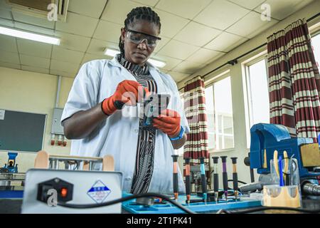 Female technician at the Vocational training centre repairing a mobile phone in Dar es Salaam, Tanzania on October 1, 2021 Stock Photo