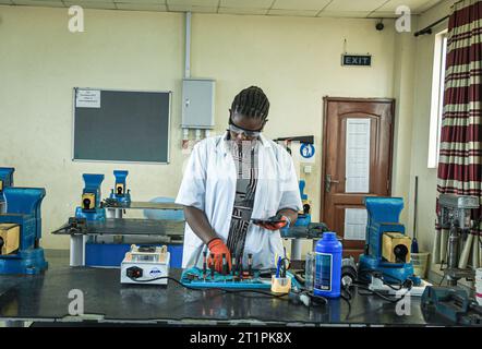 Female technician at the Vocational training centre repairing a mobile phone in Dar es Salaam, Tanzania on October 1, 2021 Stock Photo