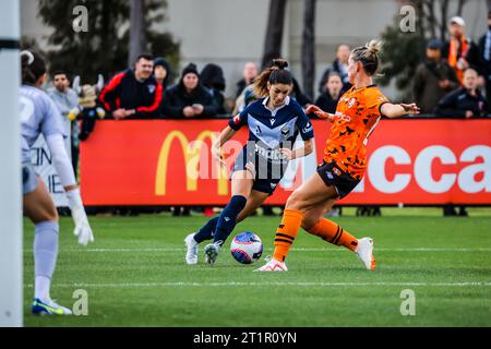 Melbourne, Victoria, Australia. 15th Oct, 2023. MELBOURNE, AUSTRALIA - OCTOBER 15: McKenzie Weinert of Melbourne Victory playing against Brisbane Roar at La Trobe University Sports Fields on October 15, 2023 in Melbourne, Australia (Credit Image: © Chris Putnam/ZUMA Press Wire) EDITORIAL USAGE ONLY! Not for Commercial USAGE! Stock Photo