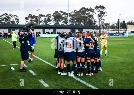 Melbourne, Victoria, Australia. 15th Oct, 2023. MELBOURNE, AUSTRALIA - OCTOBER 15: Melbourne Victory team huddle before playing Brisbane Roar at La Trobe University Sports Fields on October 15, 2023 in Melbourne, Australia (Credit Image: © Chris Putnam/ZUMA Press Wire) EDITORIAL USAGE ONLY! Not for Commercial USAGE! Stock Photo