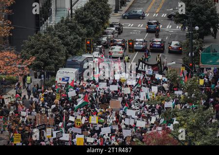 USA. 14th Oct, 2023. General view of protesters gathering at the Westlake Park to show solidarity in response to recent Hamas attacks and the ongoing Middle East tensions. Thousands of demonstrators gathered in Westlake Park in downtown Seattle on Saturday to voice their opposition to further violence in the wake of the recent deadly attacks that took Israel by surprise just a week ago.The demonstration aimed to shift the focus toward restoring human rights and providing humanitarian aid to the war-torn region of Gaza. This event came in response to the tragic incident that occurred on October Stock Photo