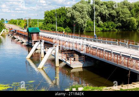 Kolomna, Russia - July 17, 2023: Bobrenevsky pontoon bridge on Moskva River in Kolomna on sunny summer day. Movable Floating Bridge through Moscow Riv Stock Photo