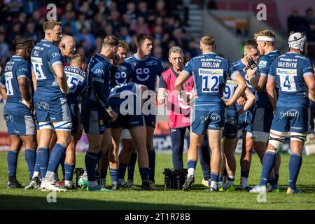 Salford, Lancashire, UK. 15th October 2023; AJ Bell Stadium, Salford, Lancashire, England; Gallagher Premiership Rugby, Sale Sharks versus Northampton; The Sale team huddle Credit: Action Plus Sports Images/Alamy Live News Stock Photo