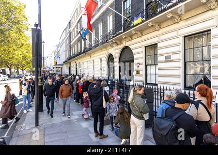 15th October 2023 - Polish people waiting in queue to vote on the Polish Election 2023 outside the Polish Embassy in Portland Place, London, England Stock Photo