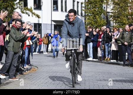 Retiring cyclist Greg Van Avermaet is cheered by people as he arrives on the square, during a farewell event 'Goodbye Greg' for cyclist Van Avermaet, in Dendermonde. Van Avermaet says goodbye to the cycling peloton. After seventeen professional seasons with 42 victories, including Paris-Roubaix and the 2016 Olympic road race in Rio, he is officially hanging up his bike. To say goodbye in an appropriate manner, he organizes a cycling and football festival in his home town of Dendermonde. In the morning there is a Fan Ride and in the afternoon there is a Fan Zone and free festival. BELGA PHOTO T Stock Photo