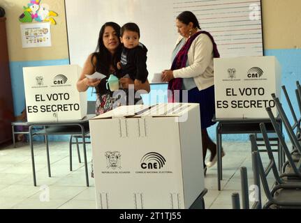 ELECCIONES-CUENCA Cuenca, Ecuador 15 de octubre de 2023 Segun ha informado el Consejo Nacional Electora CNE, la jornada civica empezara este 15 de octubre, a las 07:00, con la instalacion de las juntas receptoras del voto JRV en los recintos electorales de todo el pais y culminara a las 17:00 para el conteo de votos. Los cuencanos ejercieron su voto con total normalidad el dia de hoy. foto Boris Romoleroux/API POL-ELECCIONES-CUENCA-4e847d89c6974a5e8896931db69ab4d8 *** CUENCA ELECTIONS Cuenca, Ecuador October 15, 2023 According to the National Electoral Council CNE, the civic day will begin thi Stock Photo