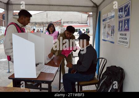 ELECCIONES-CUENCA Cuenca, Ecuador 15 de octubre de 2023 Segun ha informado el Consejo Nacional Electora CNE, la jornada civica empezara este 15 de octubre, a las 07:00, con la instalacion de las juntas receptoras del voto JRV en los recintos electorales de todo el pais y culminara a las 17:00 para el conteo de votos. Los cuencanos el dia de hoy sufragaron con normalidad en los diferentes recintos electorales de la ciudad de Cuenca. foto Boris Romoleroux/API POL-ELECCIONES-CUENCA-67bd27fc79168575d37e173378e2b912 *** CUENCA ELECTIONS Cuenca, Ecuador October 15, 2023 As reported by the National E Stock Photo