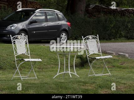 Chairs Or Armchairs For Sitting And Relaxing In The Garden Chairs For Sitting In The Garden Credit: Imago/Alamy Live News Stock Photo