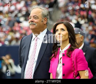 Houston, Texas, USA. October 15, 2023: Houston Texans CEO and Chairman CAL MCNAIR stands with his wife, HANNAH MCNAIR, on the sidelines during an NFL game between the Texans and the Saints on October 15, 2023 in Houston. The Texans won, 20-13. (Credit Image: © Scott Coleman/ZUMA Press Wire) EDITORIAL USAGE ONLY! Not for Commercial USAGE! Credit: ZUMA Press, Inc./Alamy Live News Stock Photo