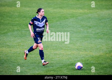 Melbourne, Victoria, Australia. 15th Oct, 2023. MELBOURNE, AUSTRALIA - OCTOBER 15:Emma Kay Checker of Melbourne Victory against Brisbane Roar at La Trobe University Sports Fields on October 15, 2023 in Melbourne, Australia (Credit Image: © Chris Putnam/ZUMA Press Wire) EDITORIAL USAGE ONLY! Not for Commercial USAGE! Stock Photo