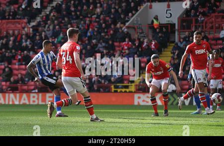 GOAL 1-0, Liam Palmer of Sheffield Wednesday scores. - Charlton Athletic v Sheffield Wednesday, Sky Bet League One, The Valley Stadium, London, UK - 25th February 2023. Editorial Use Only - DataCo restrictions apply Stock Photo