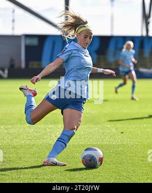Joie Stadium, Sportcity, Manchester, England. 15th October 2023. Chloe Kelly #9 of Manchester City Women crosses the ball, during Manchester City Women Football Club V Bristol City Women's Football Club at Joie Stadium, in the Barclays Women's Super League/Women’s Super League. (Credit Image: ©Cody Froggatt/Alamy Live News) Stock Photo