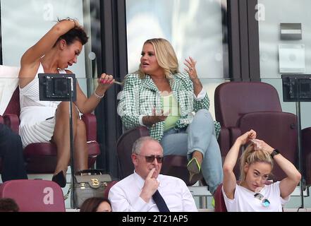 Kerry Katona and her fiancé Ryan Mahoney watching on from the executive seats during the match between West Ham United v Manchester City in the English Premier League match at The London Stadium on 7th August 2022. - West Ham United v Manchester City, London Stadium, London. - 7th August 2022. Editorial Use Only Stock Photo