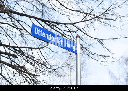 Archivbilder: Hainichen - Suizid eines abgelehnten Asylbewerbers bei versuchter Überstellung 01.04.2021 Hainichen, Ottendorfer Hang im Bild: Der Wohnblock am Ottendorfer Hang in Hainichen, in dem Asylbewerber untergebracht sind. Hainichen Sachsen Deutschland *** Archive Images Hainichen Suicide of a rejected asylum seeker during attempted transfer 01 04 2021 Hainichen, Ottendorfer Hang in picture The apartment block at Ottendorfer Hang in Hainichen, where asylum seekers are housed Hainichen Saxony Germany Copyright: xEHLxMediax 210401 asylheim-hainichen-archiv 3 Credit: Imago/Alamy Live News Stock Photo