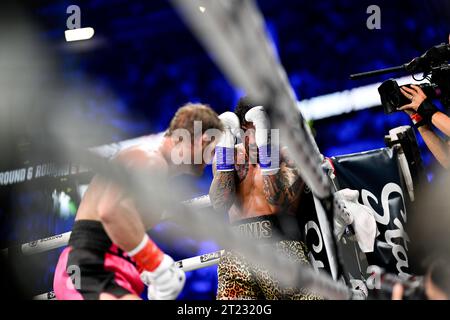 Manchester, UK. Dillon Danis attemps a grapple takedown on Logan Paul during the Prime Card boxing event at Manchester Arena. Paul won by disqualification. Credit: Benjamin Wareing/ Alamy Live News Stock Photo