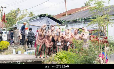 Pinrang Indonesia, October 16, 2023: Woman in Bodo fashion, typical clothing for women from the Bugis tribe of South Sulawesi, modern Bodo clothing, Stock Photo