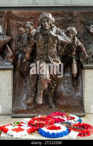 Running RAF airmen bronze sculpture in the Battle of Britain monument  Westminster Bridge embankment, London, UK Stock Photo