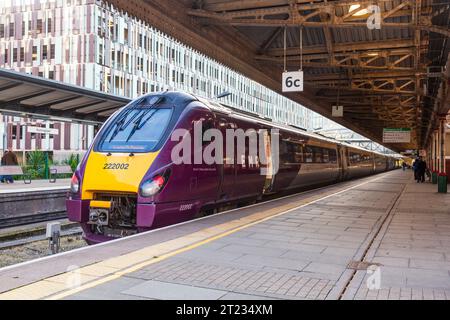 Nottingham railway station, EMR East Midlands Railway, Class 222 unit bound for St. Pancras Stock Photo