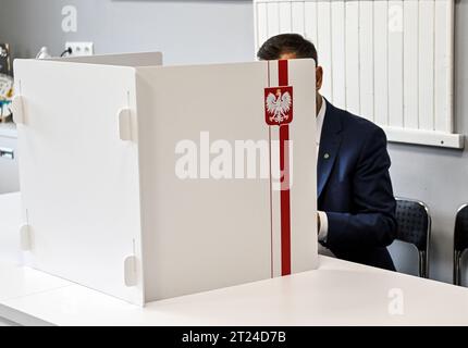 Podolany, Poland. 15th Oct, 2023. Wladyslaw Kosiniak-Kamysz votes during the parliamentary elections. (Photo by Alex Bona/SOPA Images/Sipa USA) Credit: Sipa USA/Alamy Live News Stock Photo