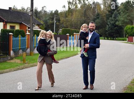 Podolany, Poland. 15th Oct, 2023. Wladyslaw Kosiniak-Kamysz (R), president of PSL and co-leader of Trzecia Droga seen on his way to the polling station with his wife, Paulina and daughters. (Photo by Alex Bona/SOPA Images/Sipa USA) Credit: Sipa USA/Alamy Live News Stock Photo