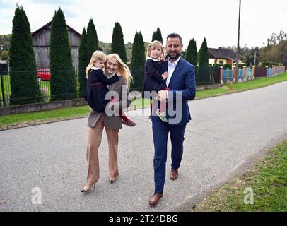 Podolany, Poland. 15th Oct, 2023. Wladyslaw Kosiniak-Kamysz (R), president of PSL and co-leader of Trzecia Droga seen on his way to the polling station with his wife, Paulina and daughters. Credit: SOPA Images Limited/Alamy Live News Stock Photo