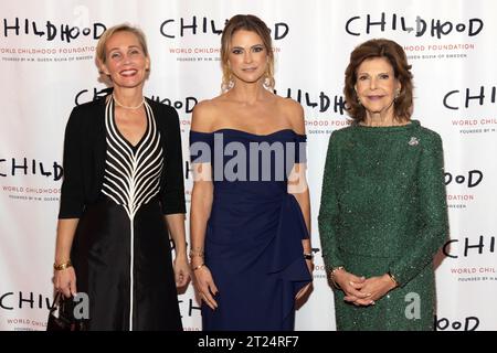 Sweden's Princess Madeleine and Queen Silvia with Camilla Melander, Consul General of Sweden in New York, at the World Childhood Foundation Gala in New York, USA, on October 16, 2023. Photo: Pontus Höök / TT / code 70250 Stock Photo