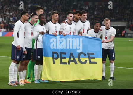 England players show there support for Ukraine ahead of kick off against Ivory Coast. - England v Ivory Coast, International Friendly, Wembley Stadium, London, UK - 29th March 2022 Editorial Use Only - DataCo restrictions apply Stock Photo