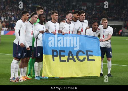 England players show there support for Ukraine ahead of kick off against Ivory Coast. - England v Ivory Coast, International Friendly, Wembley Stadium, London, UK - 29th March 2022 Editorial Use Only - DataCo restrictions apply Stock Photo