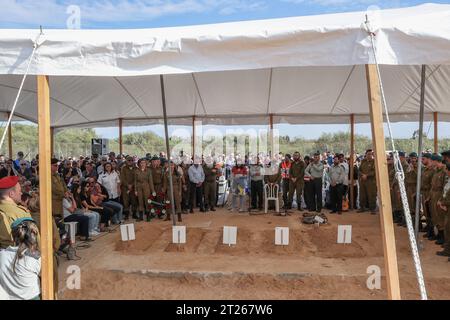 Gan Yavne, Israel. 17th Oct, 2023. People attend the burial and funeral of members of Israeli Kutz Family, Aviv, 54 years old, Livnat, 49 years old, Rotem, 19 years old, Yonatan, 17 years old, and Yiftach, 15 years old, in Gan-Yavne. Kutz Family members were murdered in their home by Palestinian militants who infiltrated into the Israeli Kibbutz of Kfar Aza last week. Credit: Ilia Yefimovich/dpa/Alamy Live News Stock Photo