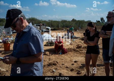 Gan Yavne, Israel. 17th Oct, 2023. People attend the burial and funeral of members of Israeli Kutz Family, Aviv, 54 years old, Livnat, 49 years old, Rotem, 19 years old, Yonatan, 17 years old, and Yiftach, 15 years old, in Gan-Yavne. Kutz Family members were murdered in their home by Palestinian militants who infiltrated into the Israeli Kibbutz of Kfar Aza last week. Credit: Ilia Yefimovich/dpa/Alamy Live News Stock Photo