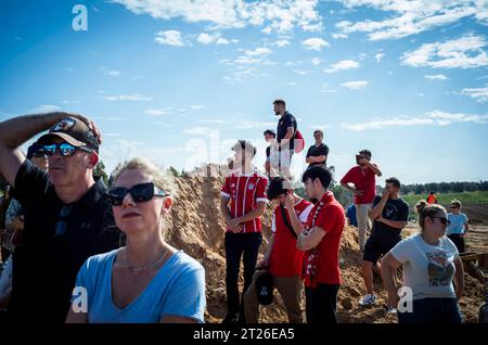 Gan Yavne, Israel. 17th Oct, 2023. People attend the burial and funeral of members of Israeli Kutz Family, Aviv, 54 years old, Livnat, 49 years old, Rotem, 19 years old, Yonatan, 17 years old, and Yiftach, 15 years old, in Gan-Yavne. Kutz Family members were murdered in their home by Palestinian militants who infiltrated into the Israeli Kibbutz of Kfar Aza last week. Credit: Ilia Yefimovich/dpa/Alamy Live News Stock Photo